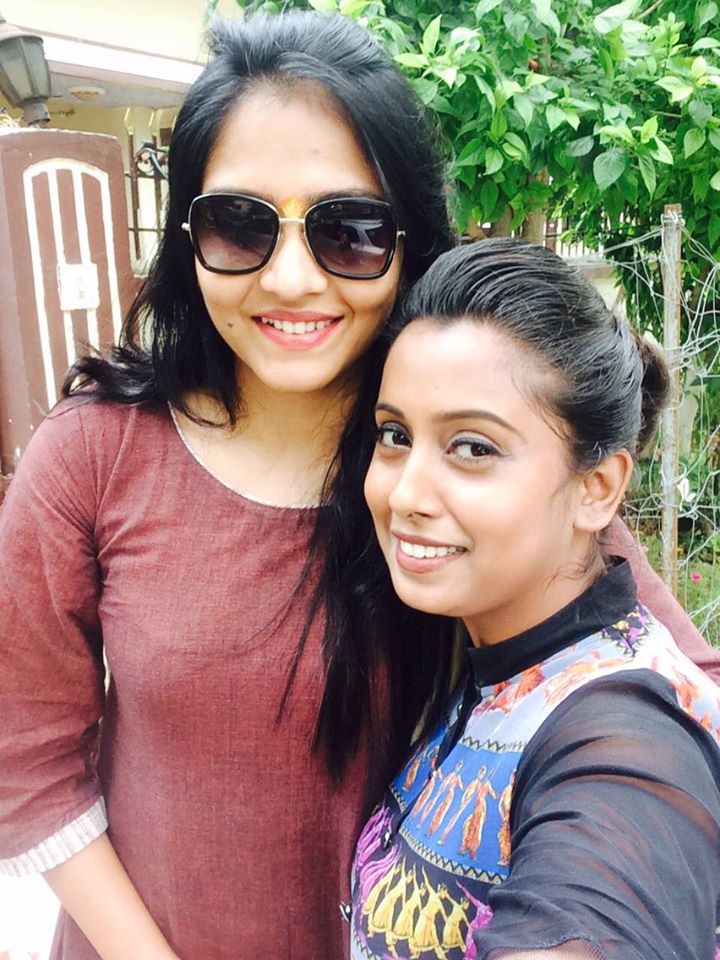 anchor priya rajput with prashanti Singh